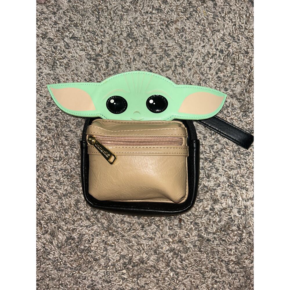 Disney Star Wars Loungefly The Child Mandalorian Baby Yoda Wristlet Belt Bag.